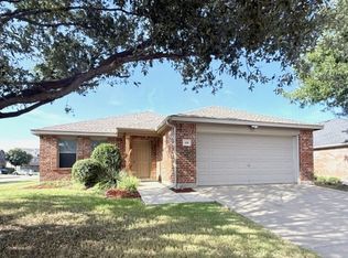 436 Emerald Creek Dr, Fort Worth, TX 76131