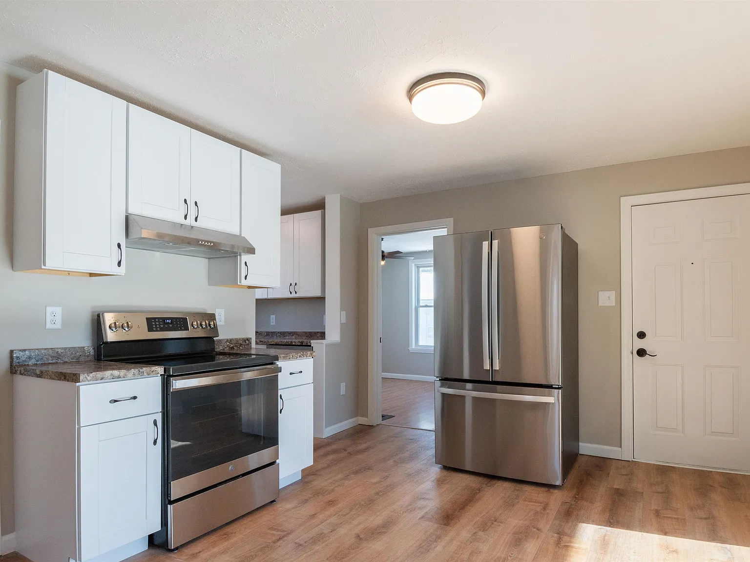 2 bed, 1.0 bath, 1100 sqft, $2,150 — Photo 4