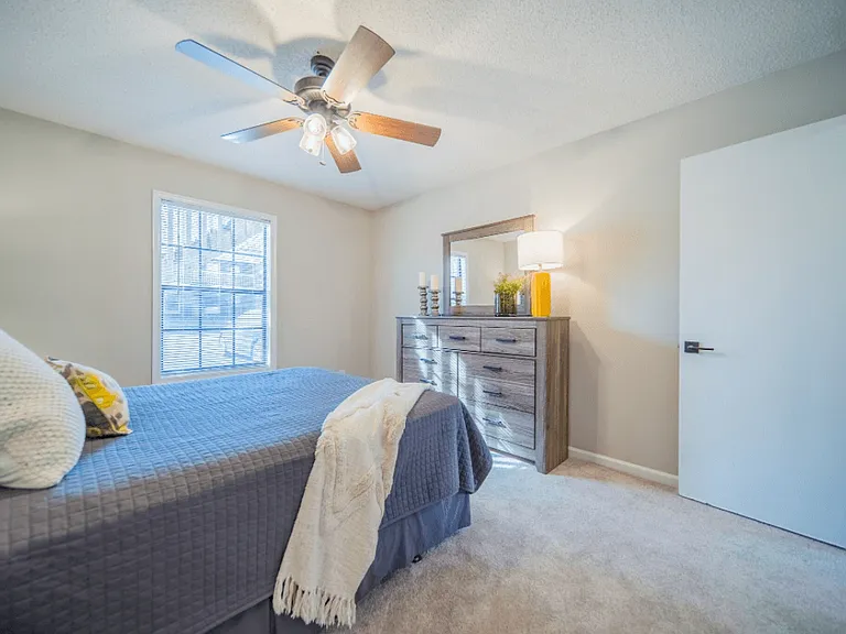 Willow Creek Apartments — Photo 9