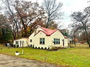 697 S Wolf Lake Rd, Muskegon, MI 49442