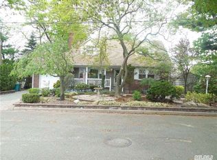 1420 Helen Pl, Merrick, NY 11566