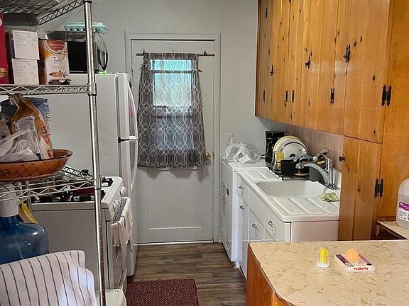 3rd image of 217 Van Ness Ave #B
