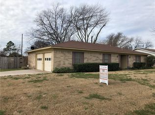 922 Kerry St, Benbrook, TX 76126