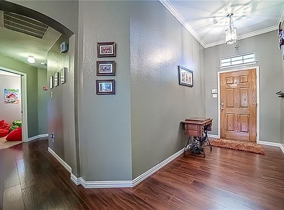 3rd image of 113 Aspenwood Trl