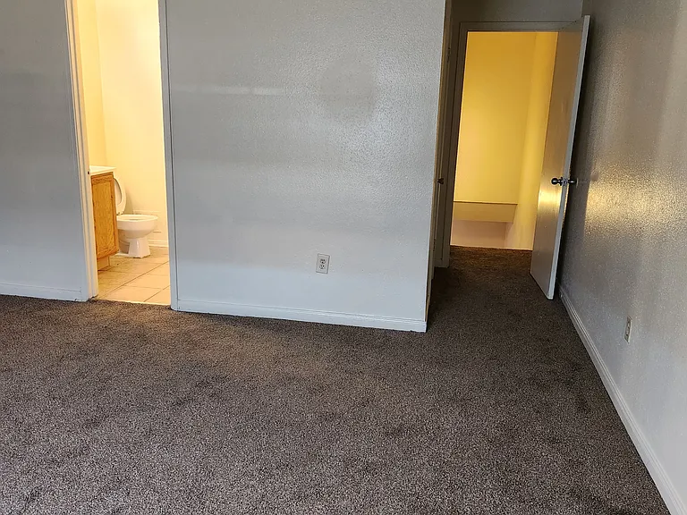 1625 Cooper Rd #D — Photo 2