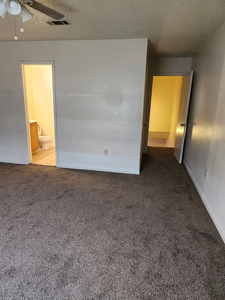 Building Photo - 1625 Cooper Rd #D