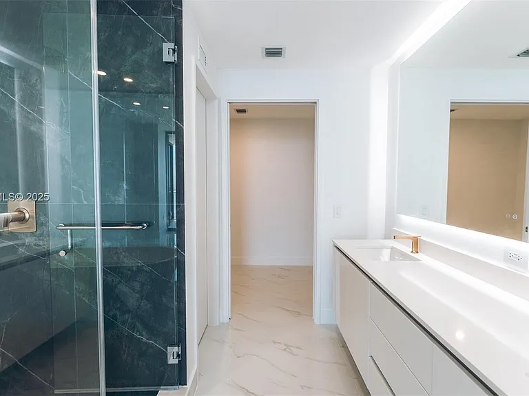 700 NE 24th St #2905 — Photo 33