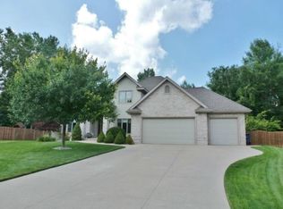 6009 Stillwater Ln, Midland, MI 48642