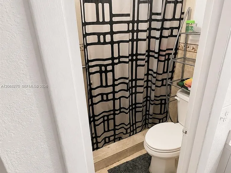 1305 W 53rd St #430 — Photo 7