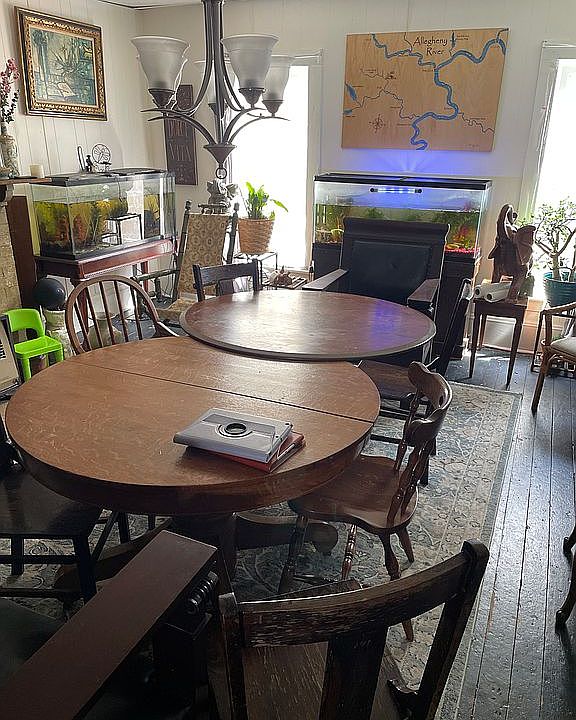 Dining room.
