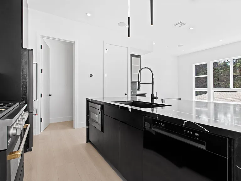 1815 Barry Ave — Photo 27