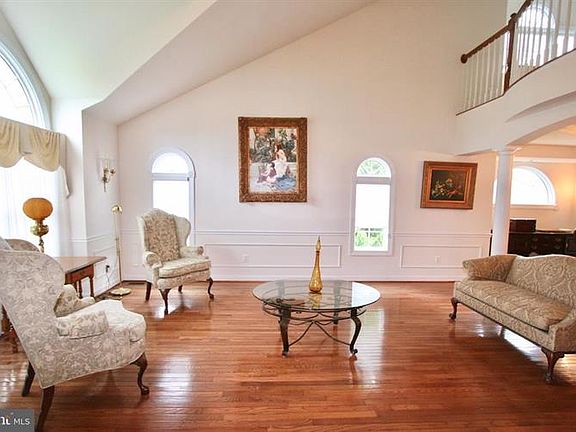 3rd image of 44 Barrington Pl