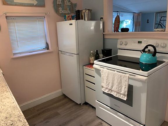 4th image of 122 Crescent St #1