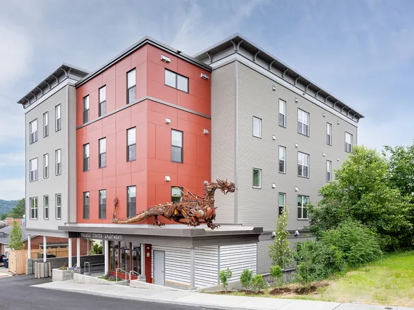 Village Center Apartments, 26 Hutchins St #402, Morrisville, VT 05661