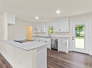 2720 W Mount Comfort Rd, Fayetteville, AR 72704