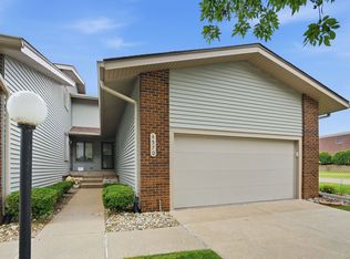 4570 Bunker Hill Dr, Bettendorf, IA 52722