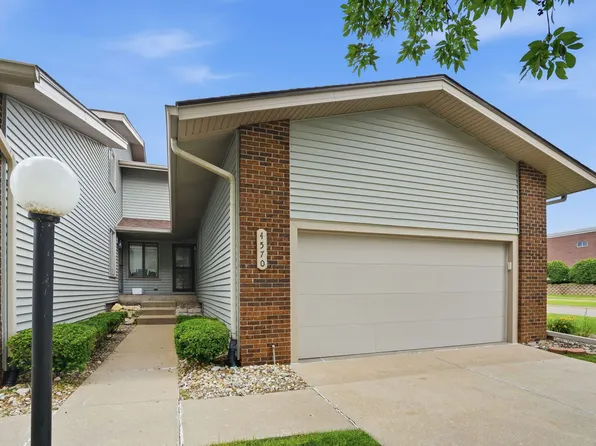 4570 Bunker Hill Dr, Bettendorf, IA 52722