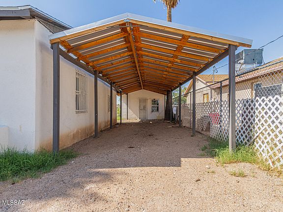 3rd image of 219 E Palmdale St