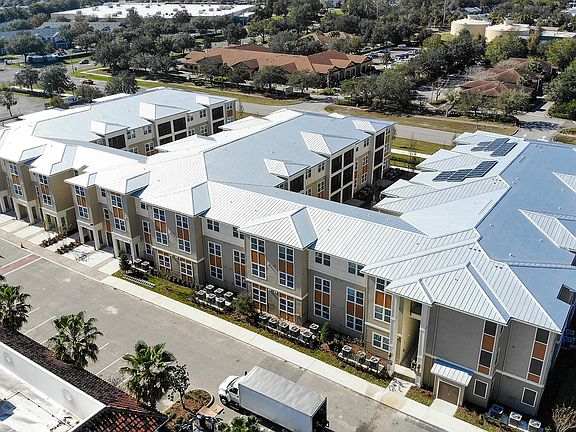 4th image of 2500 Junior St #202
