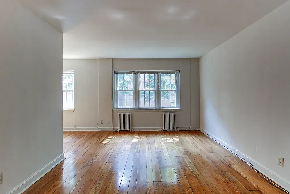 MacArthur Boulevard Apartments — Photo 2