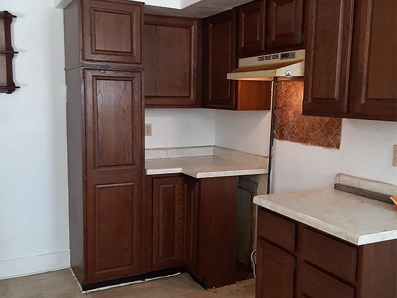3rd image of 905-907 W Chicago Ave