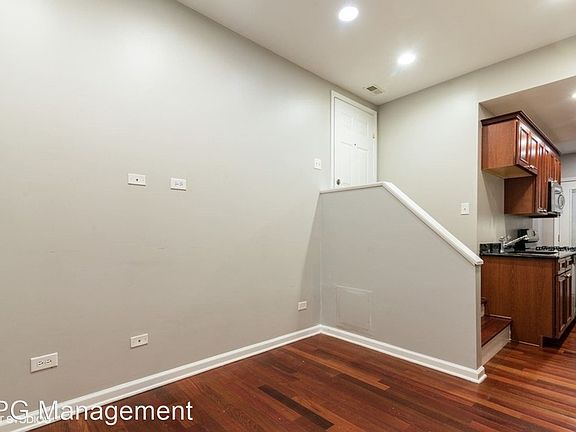 2nd image of 1366 W Greenleaf Ave