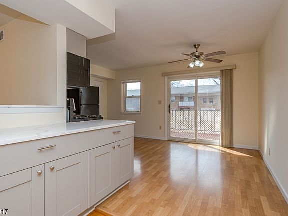 5th image of 161 Evergreen Rd #12B