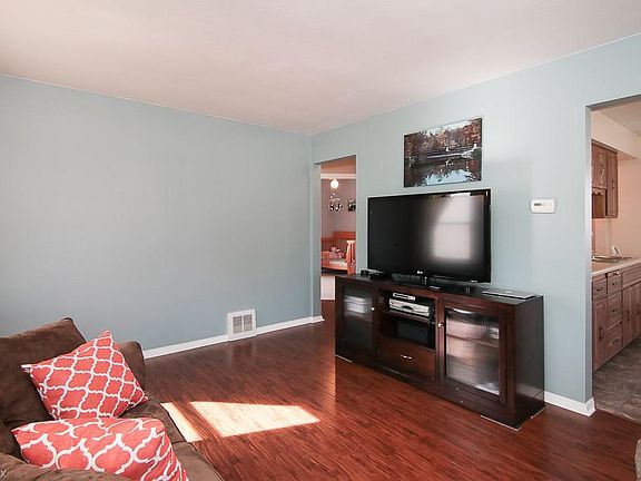 3rd image of 1215 Hillsdale Ave