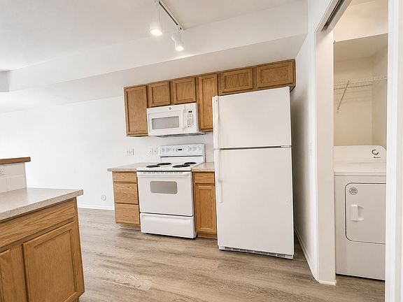 5th image of 3215-3221 N Thicket Ln #3215