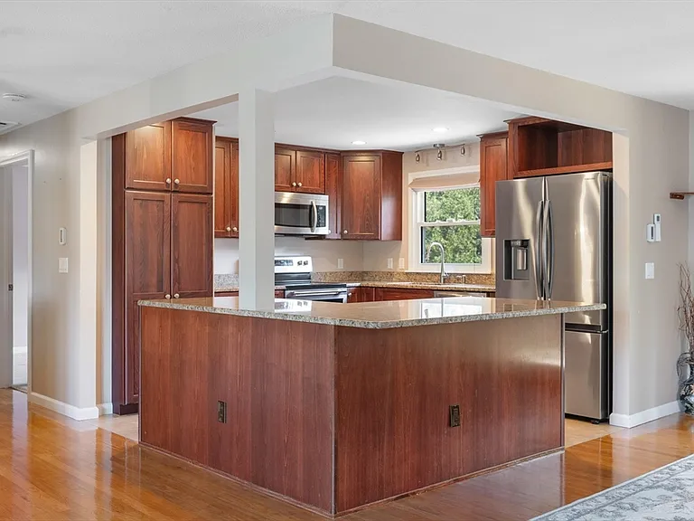 24 Hickory St — Photo 13
