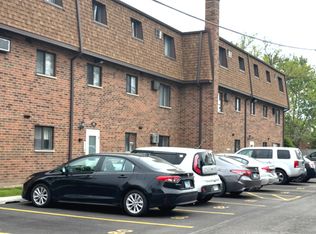 495 McHenry Rd APT 1B, Wheeling, IL 60090