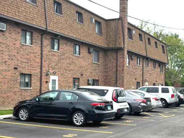 495 McHenry Rd APT 1B, Wheeling, IL 60090