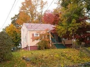 14 Walnut St, New Windsor, NY 12553