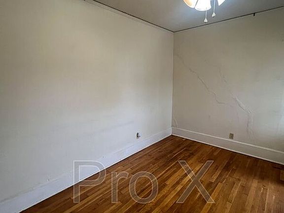 3rd image of 712 W 4th St