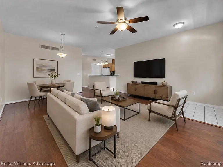 276 Constitution St — Photo 4