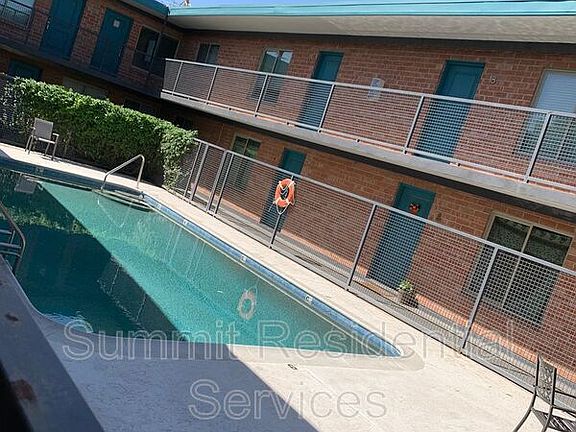 3rd image of 838 E 9th St APT 26