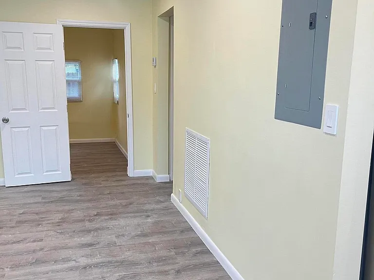 1172 Arizona Ave — Photo 5