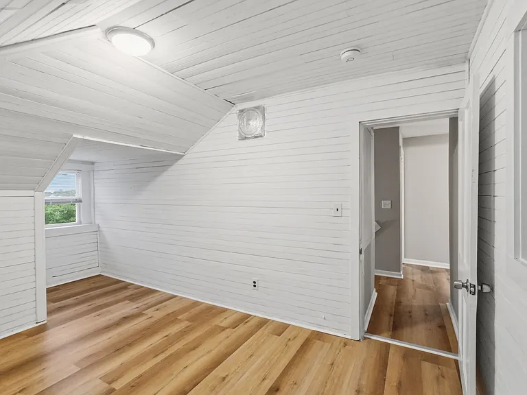 13 Oak St — Photo 7