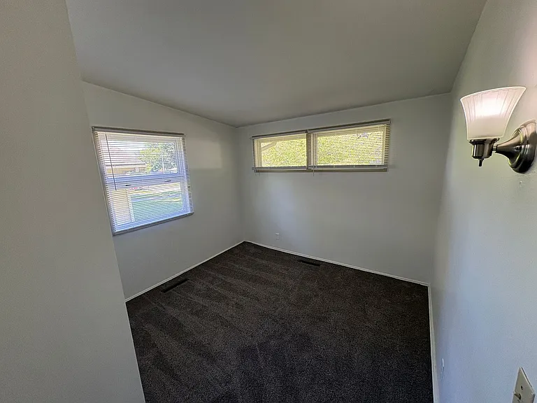 632 Eastborough Ln — Photo 16