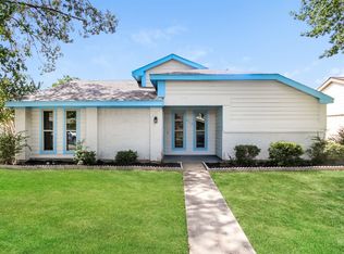 518 Feathercrest Ln, Mesquite, TX 75150