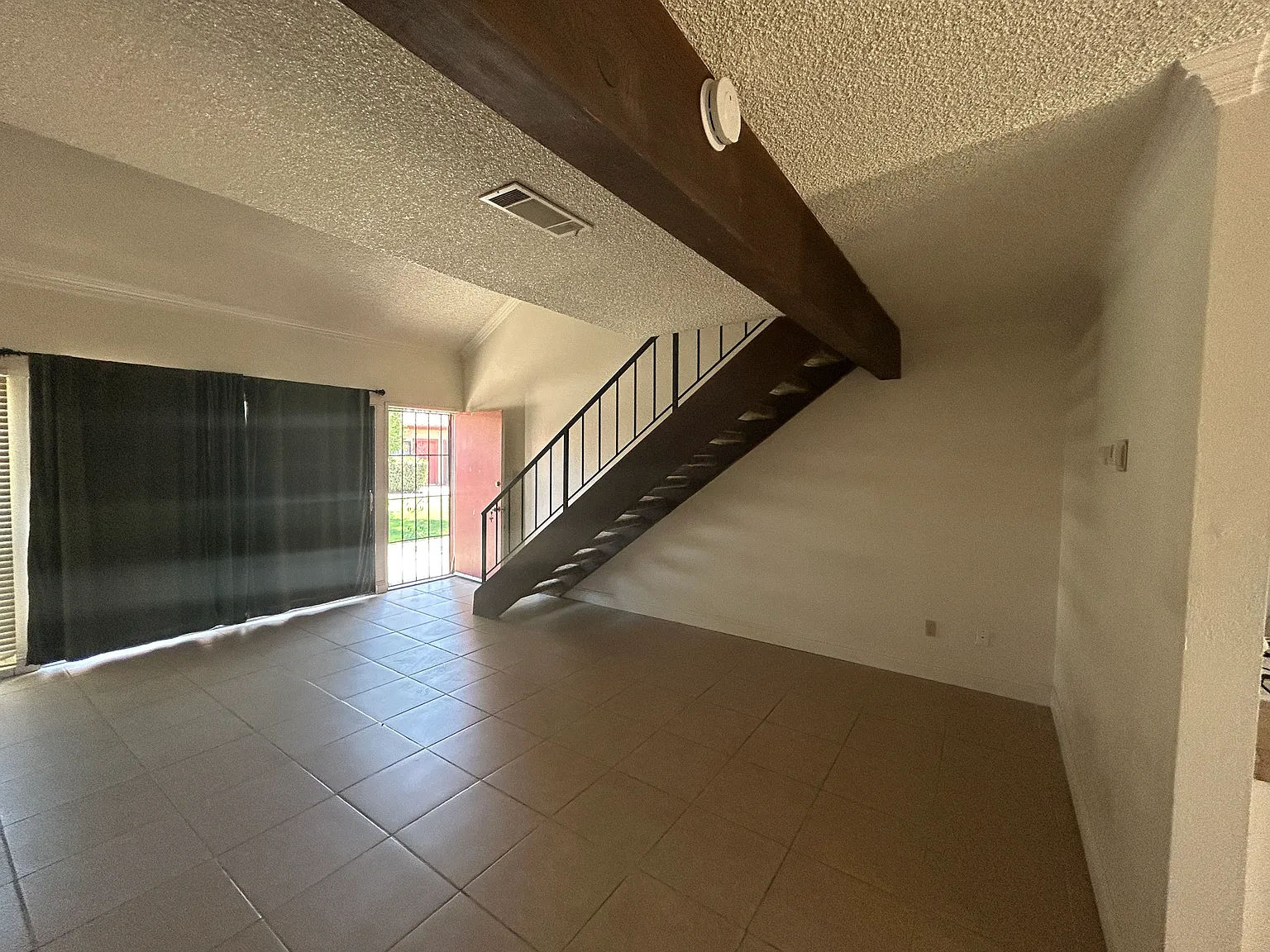 1 bed, 690 sqft, $1,100 — Photo 3