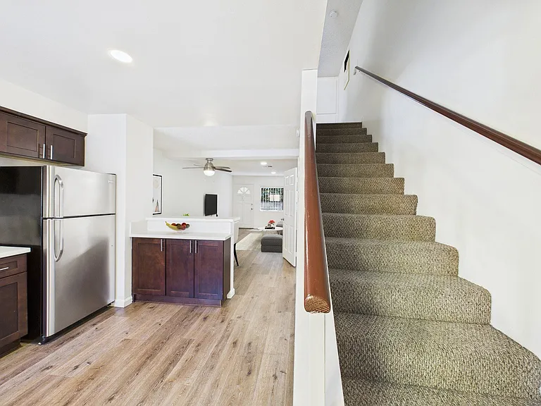 Mentone Apartments — Photo 3