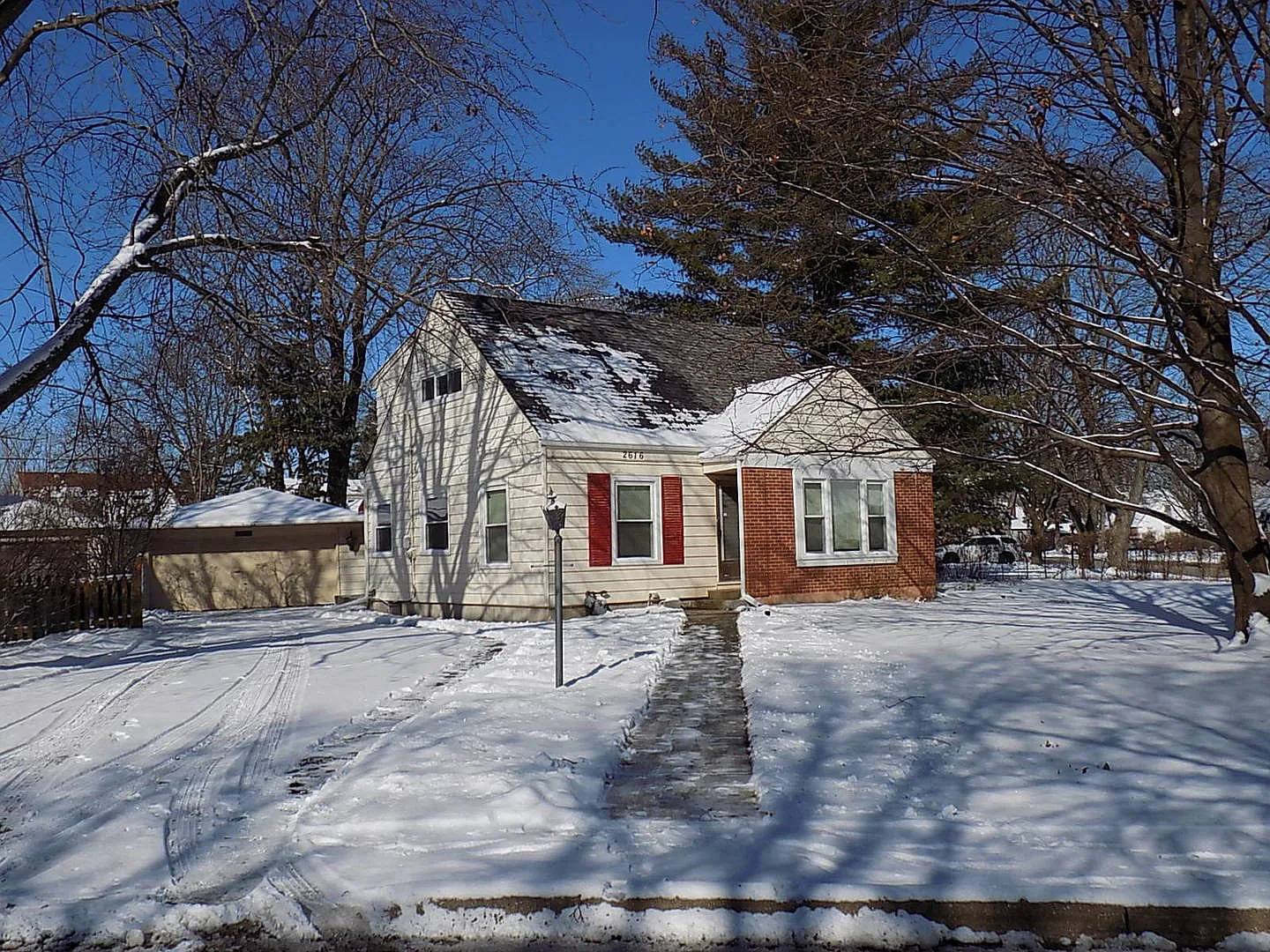 2616 Silver Creek Dr photo 1