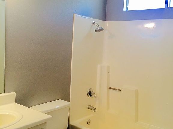 5th image of 534 N Los Robles Ave APT 4
