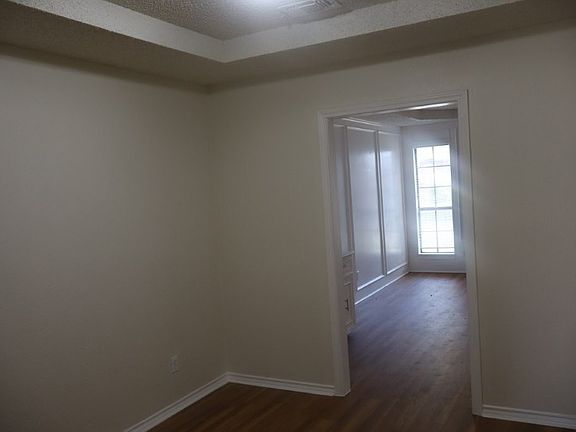 5th image of 808 Woodway Ln