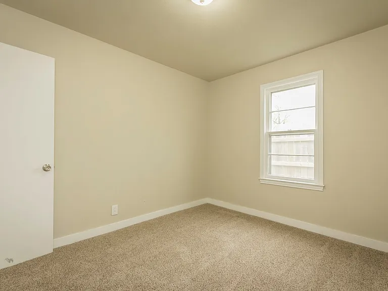 204 E Franklin Ave — Photo 10