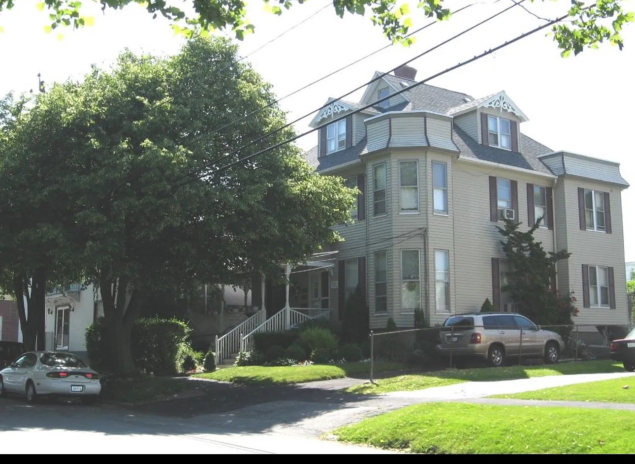 2 bed, 1.5 bath, 1334 sqft, $2,300 — Photo 2