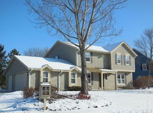N76W16202 Sherwood Dr, Menomonee Falls, WI 53051
