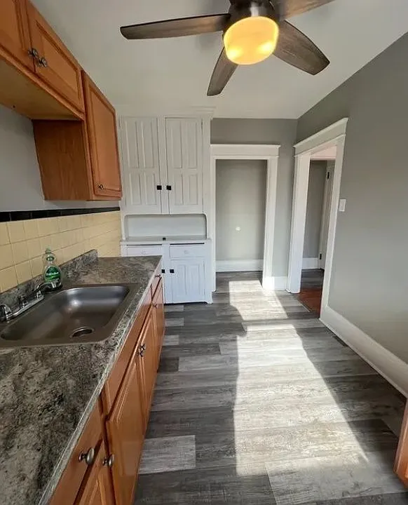 129 Laurel St #3