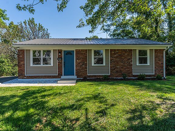 2nd image of 405 Wellington Ct